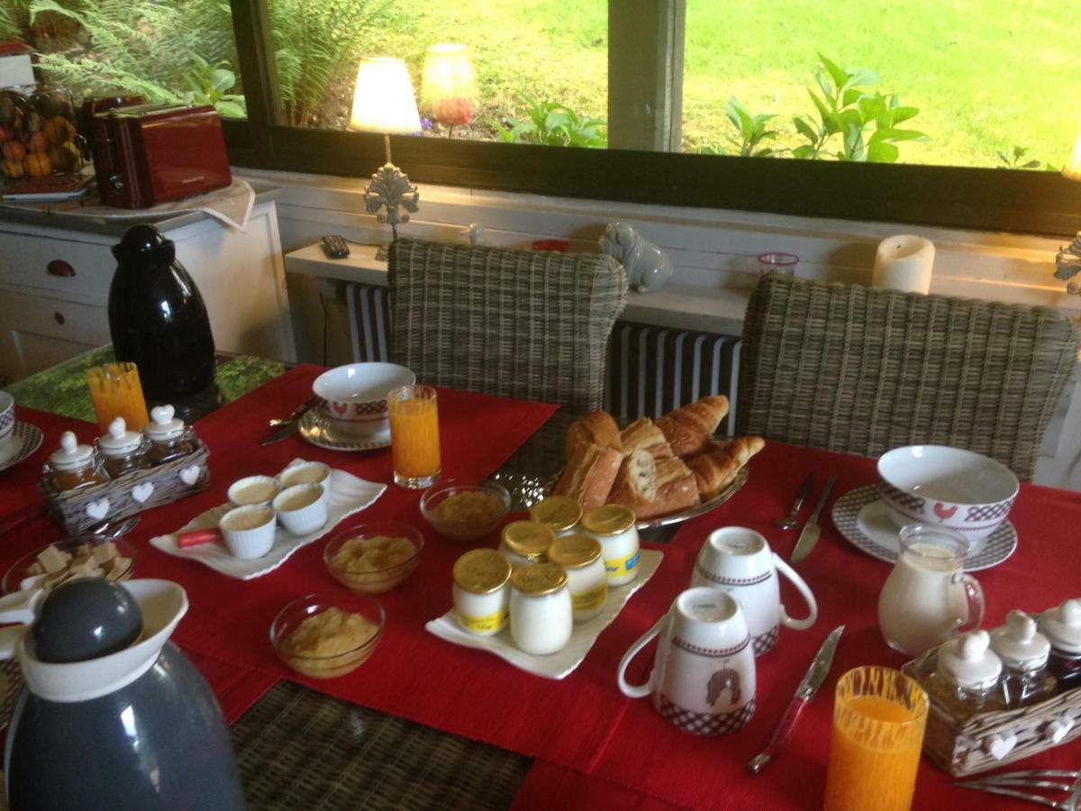 Les Chaumieres Du Pays D'Auge Bed & Breakfast Le Breuil-en-Auge Exterior photo